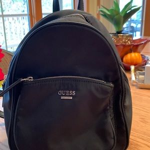 GUESS BACKPACK 🎒